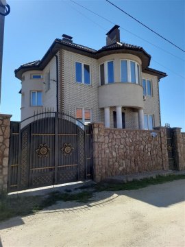 Дом 365м², участок 17 сот.