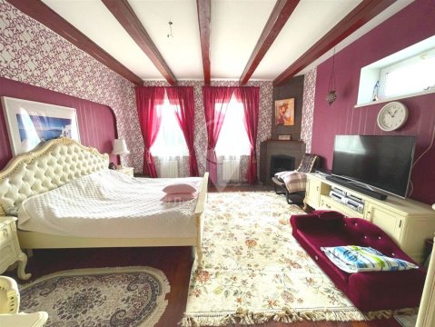 Дом 165м², участок 9 сот.