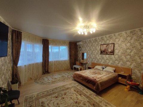 2-к квартира, 7/7 эт., 82м²
