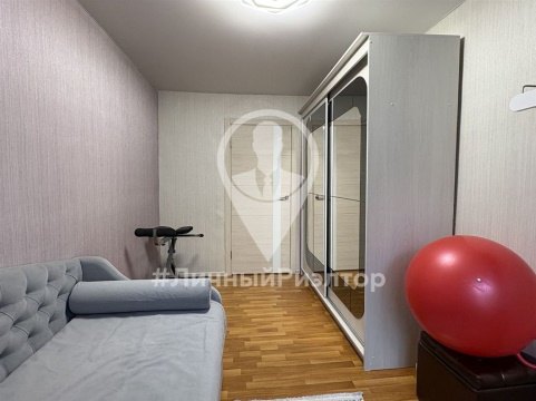 3-к квартира, 5/5 эт., 58м²
