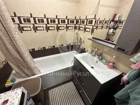 2-к квартира, 13/23 эт., 63м²