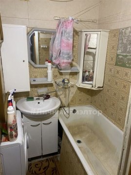 3-к квартира, 4/5 эт., 52м²