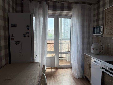 1-к квартира, 3/10 эт., 37м²