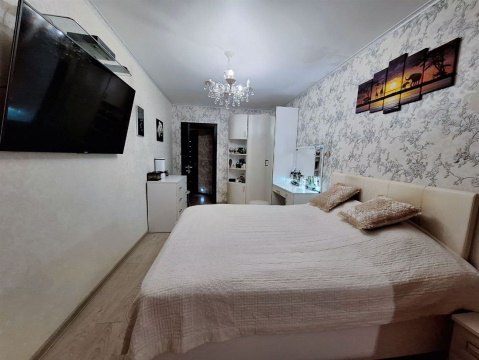 3-к квартира, 1/6 эт., 74м²