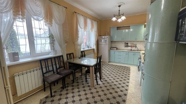 Дом 325м², участок 1 000 сот.