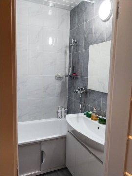 3-к квартира, 7/17 эт., 85м²