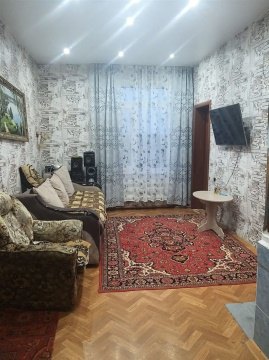 4-к квартира, 1/1 эт., 90м²