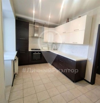 2-к квартира, 1/4 эт., 65м²