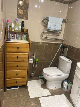 2-к квартира, 8/9 эт., 70м²