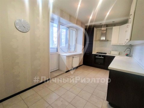 2-к квартира, 1/4 эт., 65м²