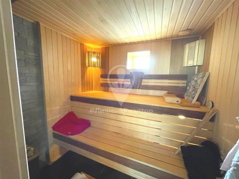 Дом 165м², участок 9 сот.